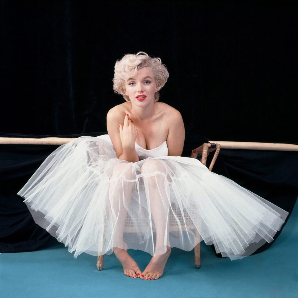 Femeia Reală din Spatele Simbolului - Marilyn Monroe - Gloe
